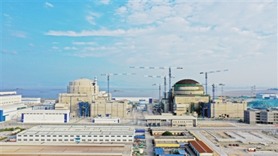 3月1日，华龙一号全球首堆——福建福清核电5号机组“火力全开”，满功率运行发电。图为2020年8月拍摄的福清核电5号机组。