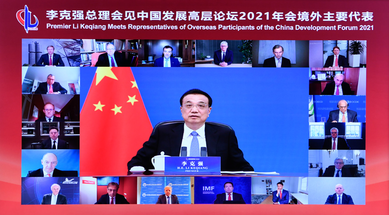 国务院总理李克强3月22日晚在人民大会堂以视频方式会见出席中国发展高层论坛2021年年会的境外代表。