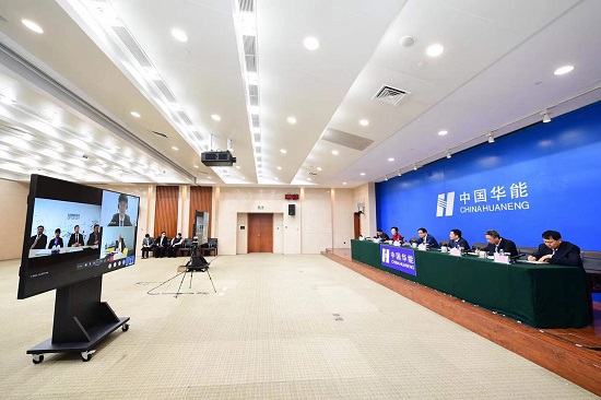 4月29日，中国华能集团有限公司总经理、党组副书记邓建玲以视频形式会见西门子能源公司全球执行委员会成员约亨·埃克霍特。双方就进一步深化务实合作交换了意见。