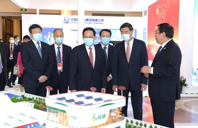 有关领导和嘉宾一同参观了2021年中国自主品牌博览会。
