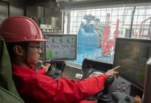 中国首套“一键式”人机交互7000米自动化钻机投入工业性试验
