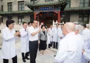 李克强在北京协和医院考察并召开医学专家座谈会