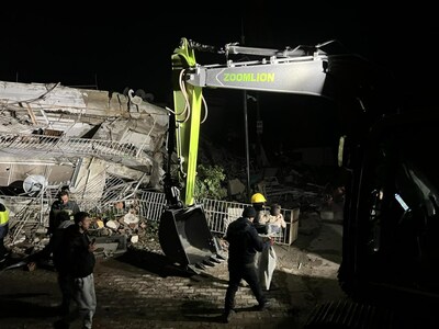 图为中联重科救援队参与土耳其地震灾区哈塔伊省救援工作