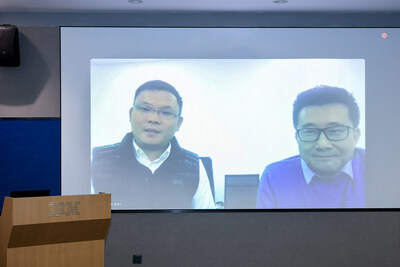 源卓微纳科技（苏州）股份有限公司创始人及总裁张雷（左）和IBM大中华区技术销售总经理朱辉（右）在线上与现场媒体及分析师交流