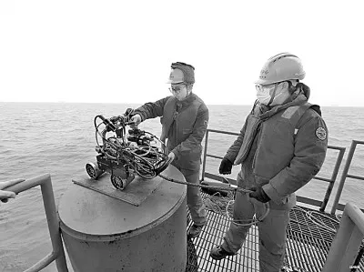 上海海洋大学水下智能运维机器人团队：到深海探秘 以创新筑梦