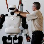法国研发智能机器人勤杂工