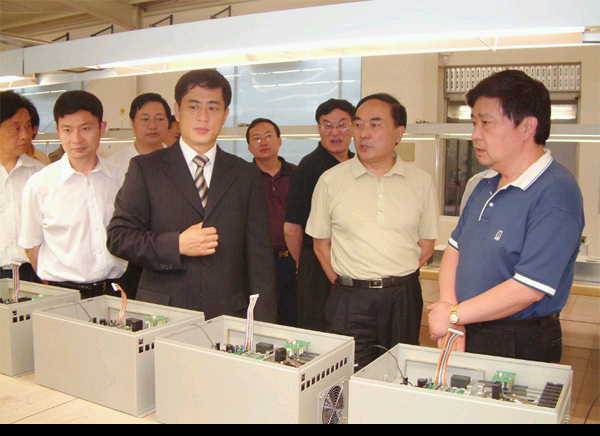 刘永言主席（右一）、陈斌总裁（右五）陪同杨志文副省长（右二）、刘宏建副书记（左二）