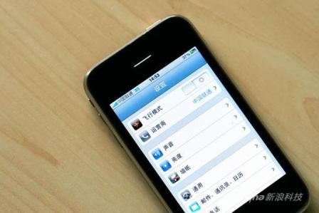 这款传言中的联通版iPhone手机开机后左上角会显示“中国联通3G”字样(新浪科技