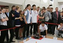 哈尔滨工业大学表队获中国白俄罗斯青少年机器人比赛冠军