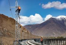 西藏拉林铁路高海拔段电气化施工有序推进
