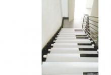 大四学生设计制作“钢琴楼梯”成本800元