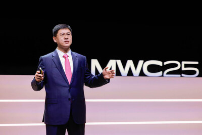 华为高级副总裁、ICT销售与服务总裁李鹏在MWC2025发表主题演讲 华为高级副总裁、ICT销售与服务总裁李鹏在MWC2025发表主题演讲