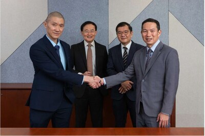 图片中从左至右:Dr Ian Cheong, Mr Peter Chia, Dr Chris Tan, Mr Kevin Lee 图片中从左至右:Dr Ian Cheong, Mr Peter Chia, Dr Chris Tan, Mr Kevin Lee