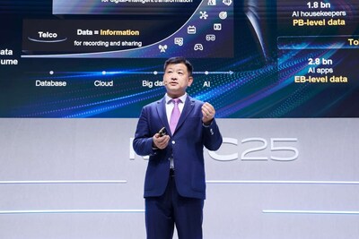 华为数据存储产品线总裁周跃峰博士发表主题演讲 华为数据存储产品线总裁周跃峰博士发表主题演讲