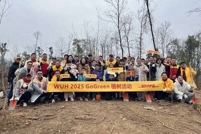 DHL快递中国区远程分区员工及其家属参加公益植树活动 DHL快递中国区远程分区员工及其家属参加公益植树活动