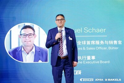 布勒集团全球首席服务与销售官Samuel Schaer参与活动并表示:“尽管外部环境多变,但是布勒始终坚信中国市场的开放性与韧性,且将持续深耕不辍。” 布勒集团全球首席服务与销售官Samuel Schaer参与活动并表示:“尽管外部环境多变,但是布勒始终坚信中国市场的开放性与韧性,且将持续深耕不辍。”