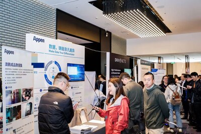 澳鹏展位吸引众多参会者驻足交流