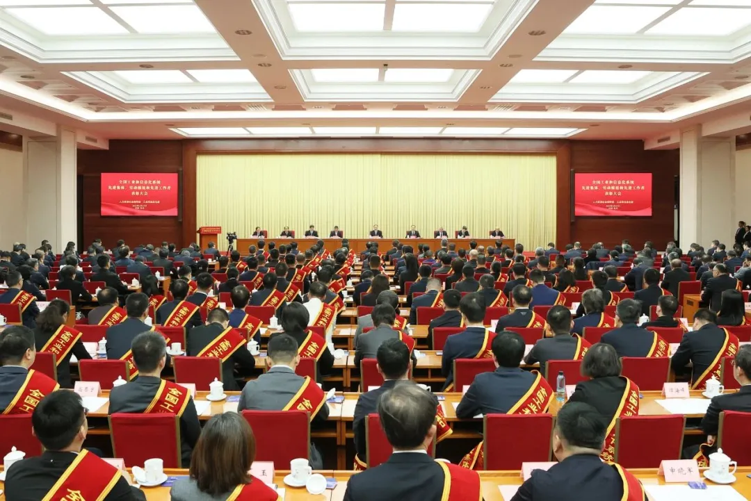 埃斯顿荣膺“全国工业和信息化系统先进集体”称号！