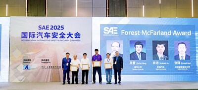 SAE Forest McFarland Award 颁奖仪式 SAE Forest McFarland Award 颁奖仪式