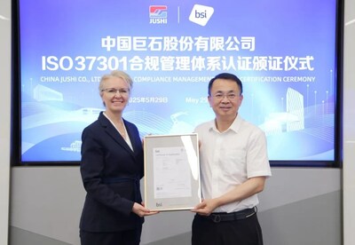 图左： BSI大中华区董事总经理 Tatiana；图右：中国巨石总裁 杨国明