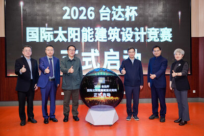 1.中国工程院院士崔愷（左三），北方工业大学党委常委、纪委书记段辉建（右三），中国建设科技集团股份有限公司科技质量部主任罗文斌（左二），中国建筑设计研究院有限公司总工程师仲继寿（右二），台达中国公益事务部总监陈奕祥（左一），台达杯国际太阳能建筑设计竞赛组委会主任张磊（右一）共同启动2026台达杯国际太阳能建筑设计竞赛。