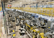 中国机器人历史性突破！近百台新松工业机器人在吉利汽车焊装主线大规模应用