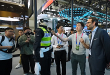 墨甲机器人亮相2026北京车展，车机同 “芯” 智领全球