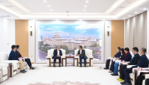 全国政协常委、全国政协经济委员会副主任、北京大学林毅夫教授一行来哈工大调研
