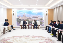 全国政协常委、全国政协经济委员会副主任、北京大学林毅夫教授一行来哈工大调研