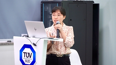 TÜV南德电子电气灯具部主任工程师颜向阳发表主题演讲 TÜV南德电子电气灯具部主任工程师颜向阳发表主题演讲