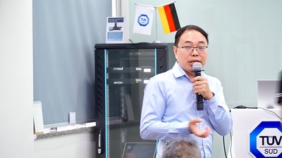 TÜV南德电子电气灯具部分部门经理许茂玲发表主题演讲 TÜV南德电子电气灯具部分部门经理许茂玲发表主题演讲
