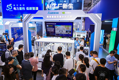 台达首次亮相的具身智能双臂协作方案,通过肖像绘制,展示任务学习到作业执行全流程自主运行。 台达首次亮相的具身智能双臂协作方案,通过肖像绘制,展示任务学习到作业执行全流程自主运行。