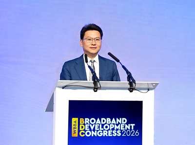 华为光产品线总裁陈帮华发表主题演讲 华为光产品线总裁陈帮华发表主题演讲
