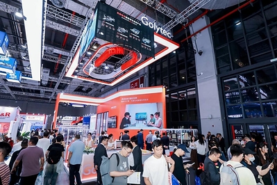 2026工博会,果栗智造展台众多观众正在参观体验磁悬浮产品 2026工博会,果栗智造展台众多观众正在参观体验磁悬浮产品