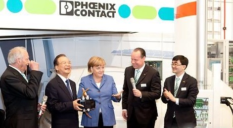 温家宝总理参观菲尼克斯电气展台